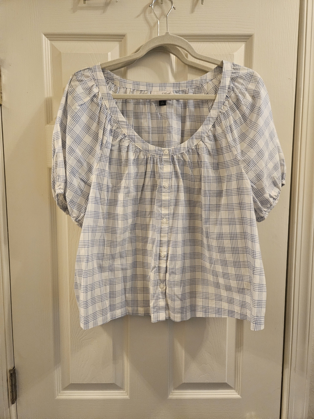 Universal Thread White & Light Blue Plaid Button-Front Puff Sleeve Top